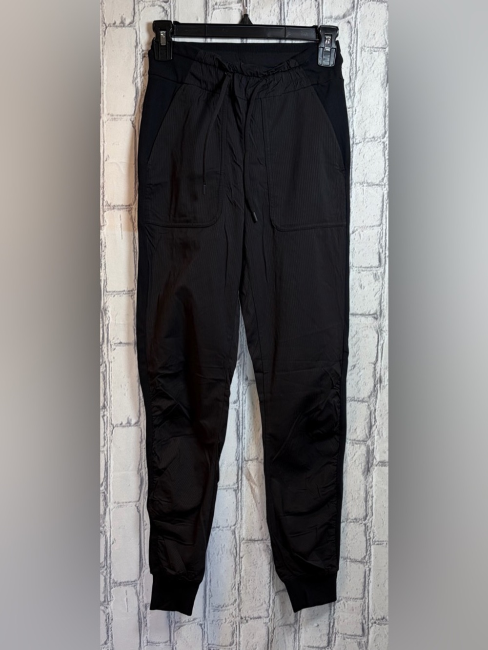 lululemon athletica  Size :2 Women Black Jogger Pockets